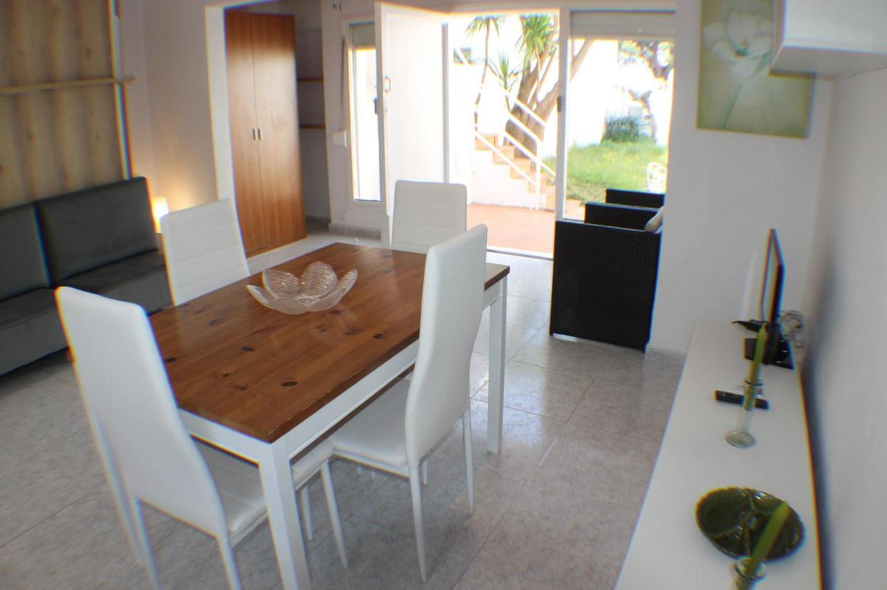 Agi Port De Rosas Apartment Luaran gambar