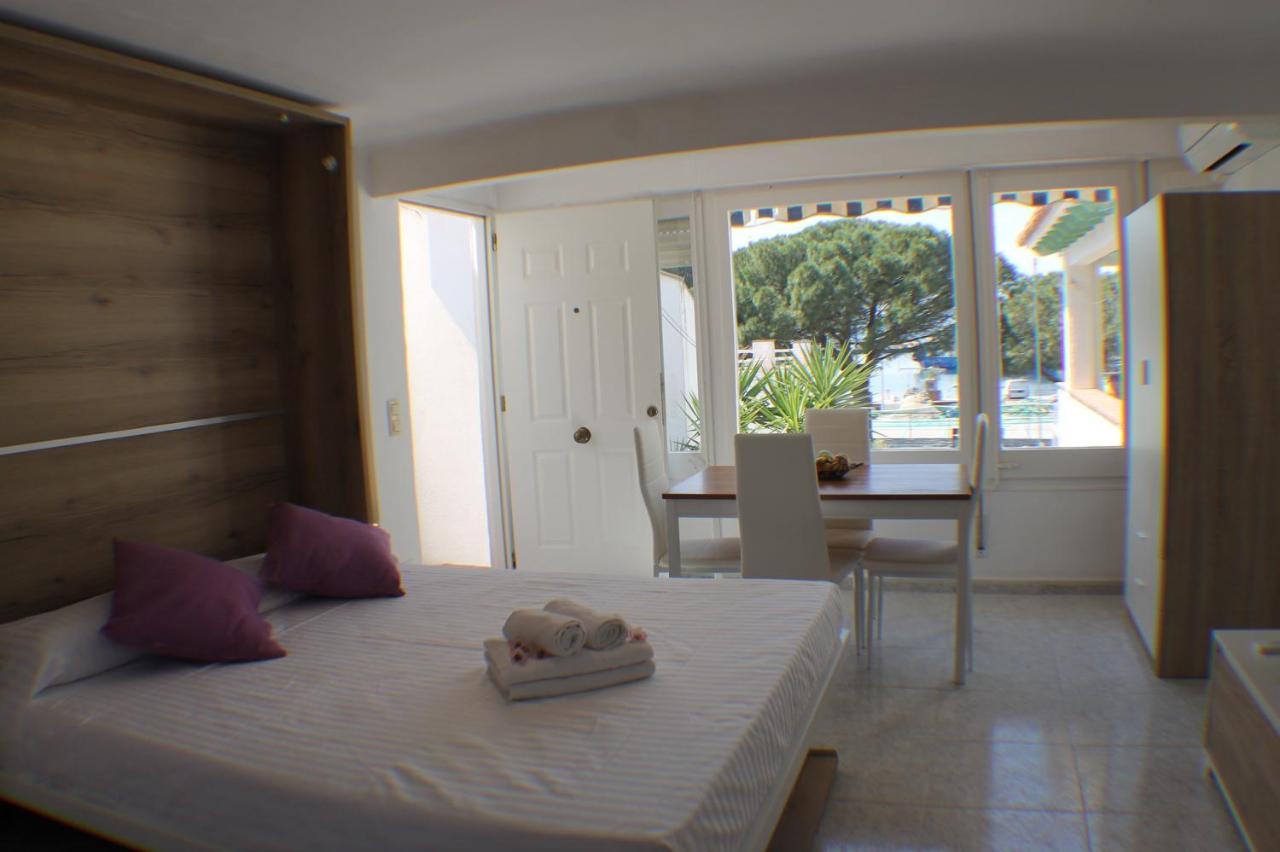 Agi Port De Rosas Apartment Luaran gambar
