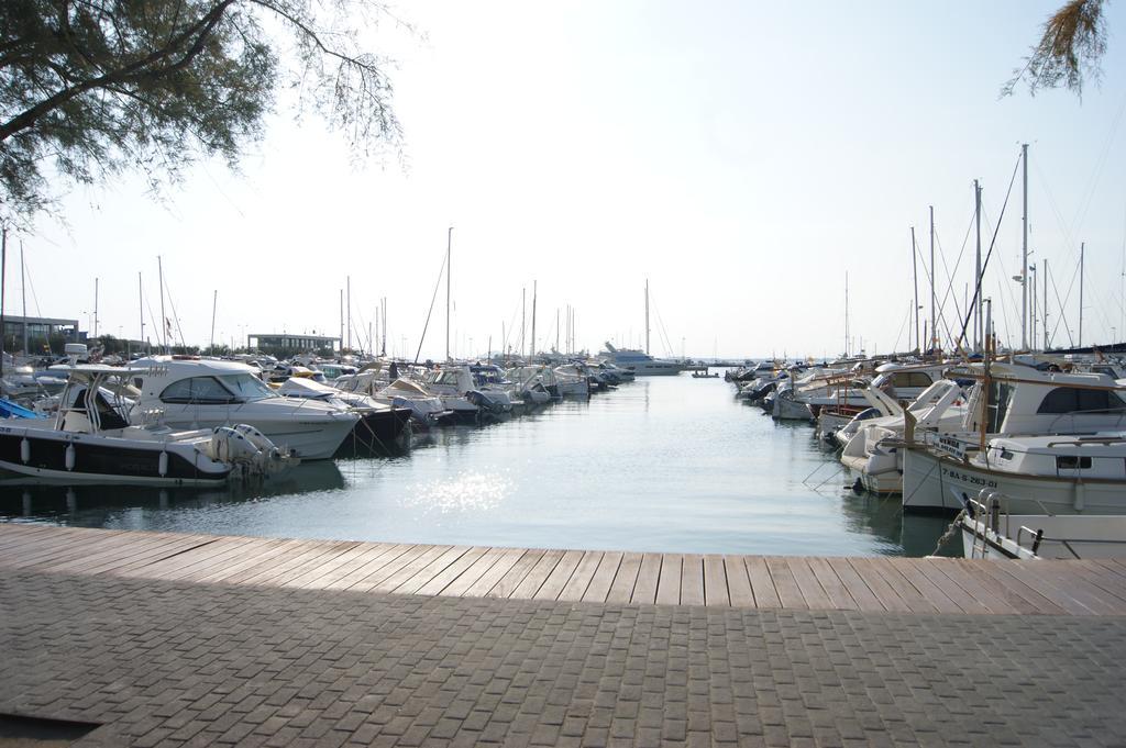 Agi Port De Rosas Apartment Luaran gambar